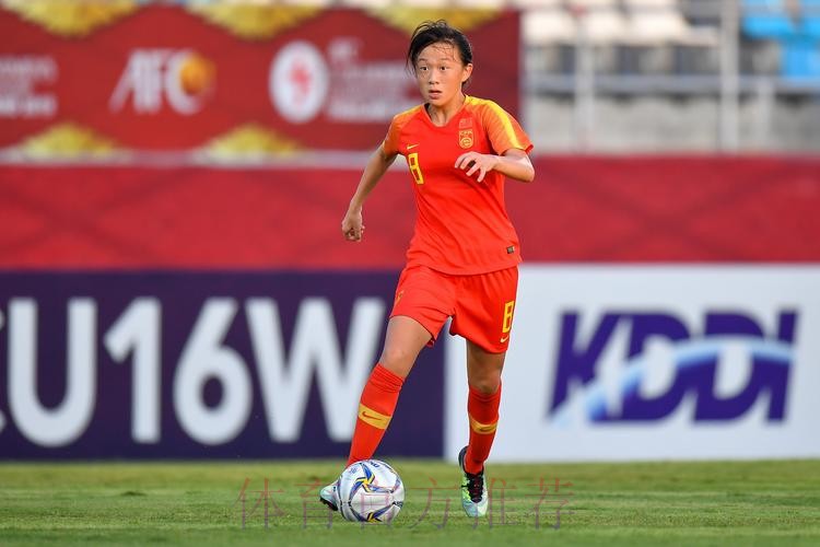 新京报:女足未来之星邹梦瑶:想代表中国队站上最高领奖台 新京报:女足未来之星邹梦瑶:想代表中国队站上最高领奖台